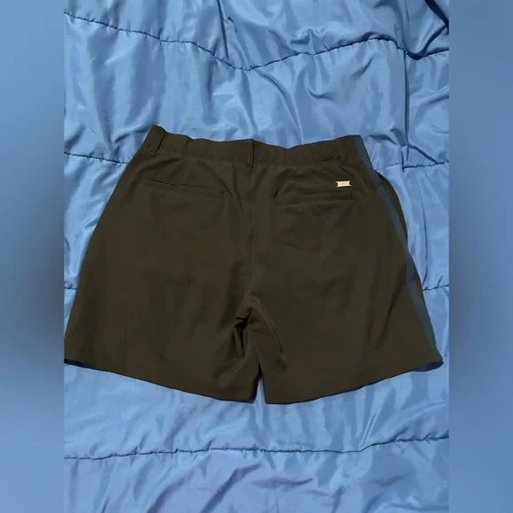 Women’s Underarmour Classic Black Golf Shorts Size Medium Navy Blue stripe - Picture 2 of 5